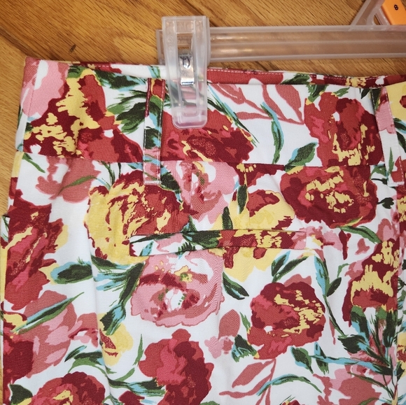 Ann Taylor LOFT rose print mini skirt size 10 - Picture 7 of 9